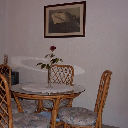 Kleine Mit Schoenem Balkon By Interhome Apartamento